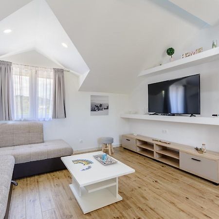 Apartment Darka 1 Sumartin Bagian luar foto