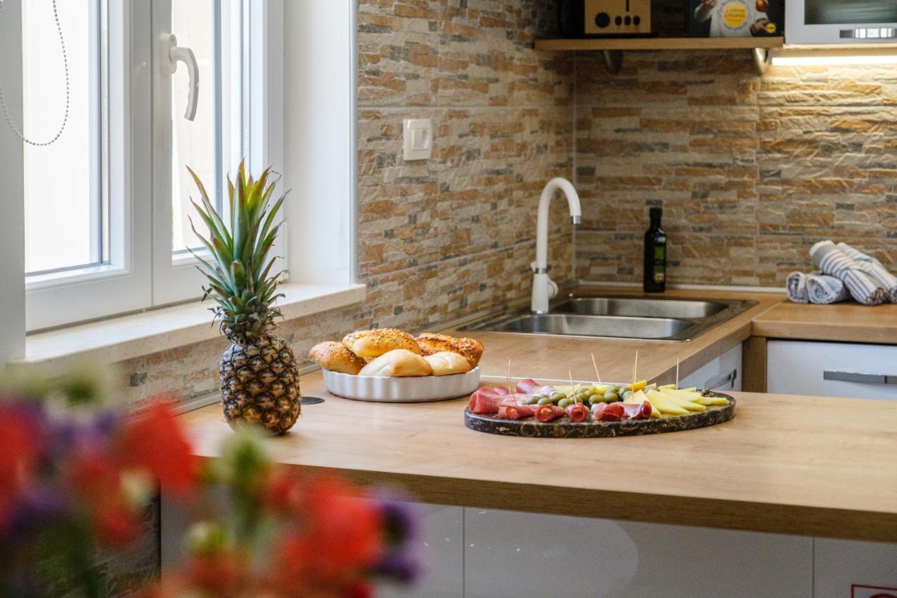 Apartment Darka 1 Sumartin Bagian luar foto