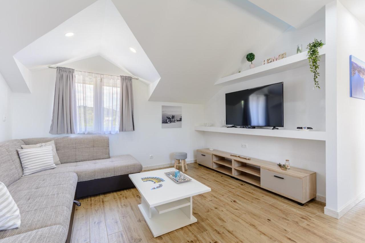 Apartment Darka 1 Sumartin Bagian luar foto