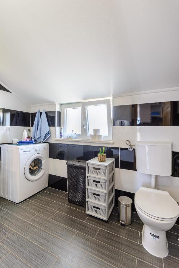 Apartment Darka 1 Sumartin Bagian luar foto