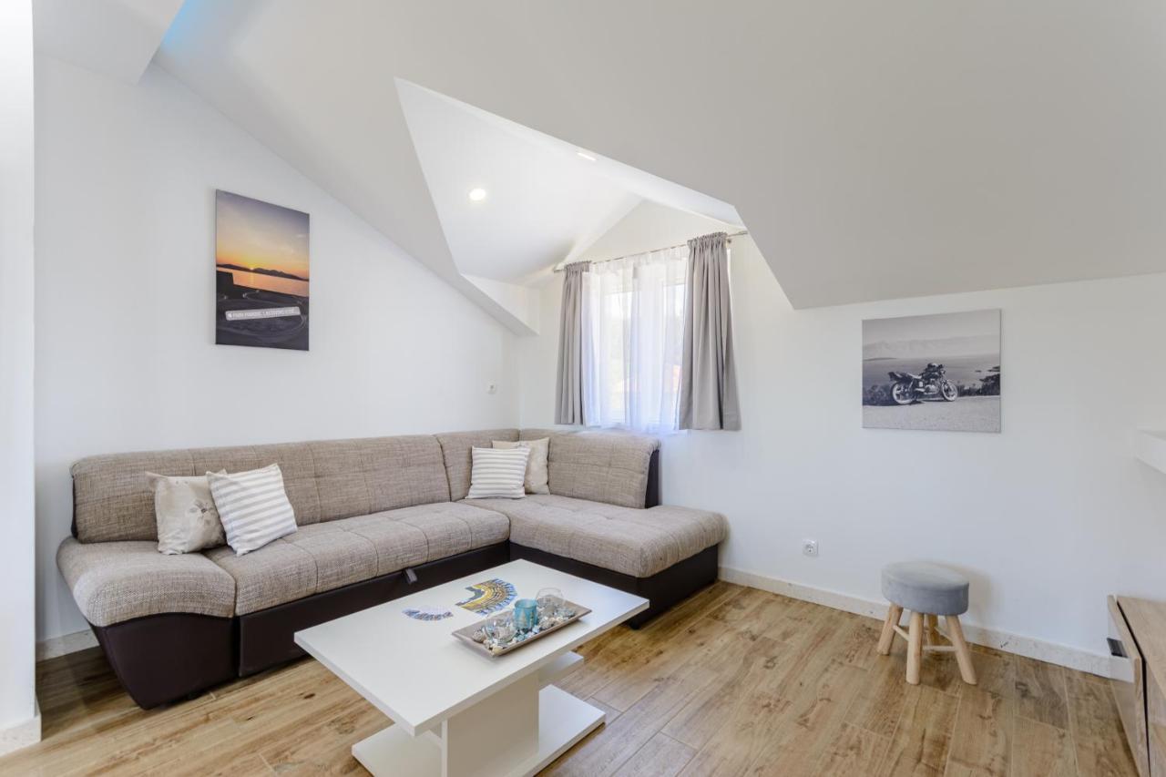 Apartment Darka 1 Sumartin Bagian luar foto