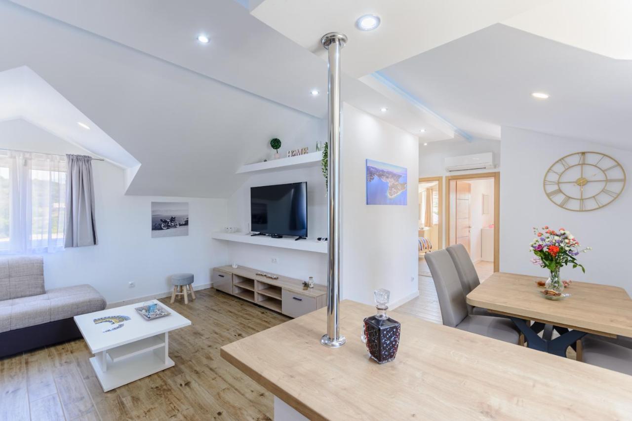 Apartment Darka 1 Sumartin Bagian luar foto